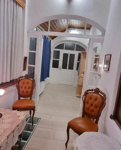 Innenstadtgarten-wohnung דירה *